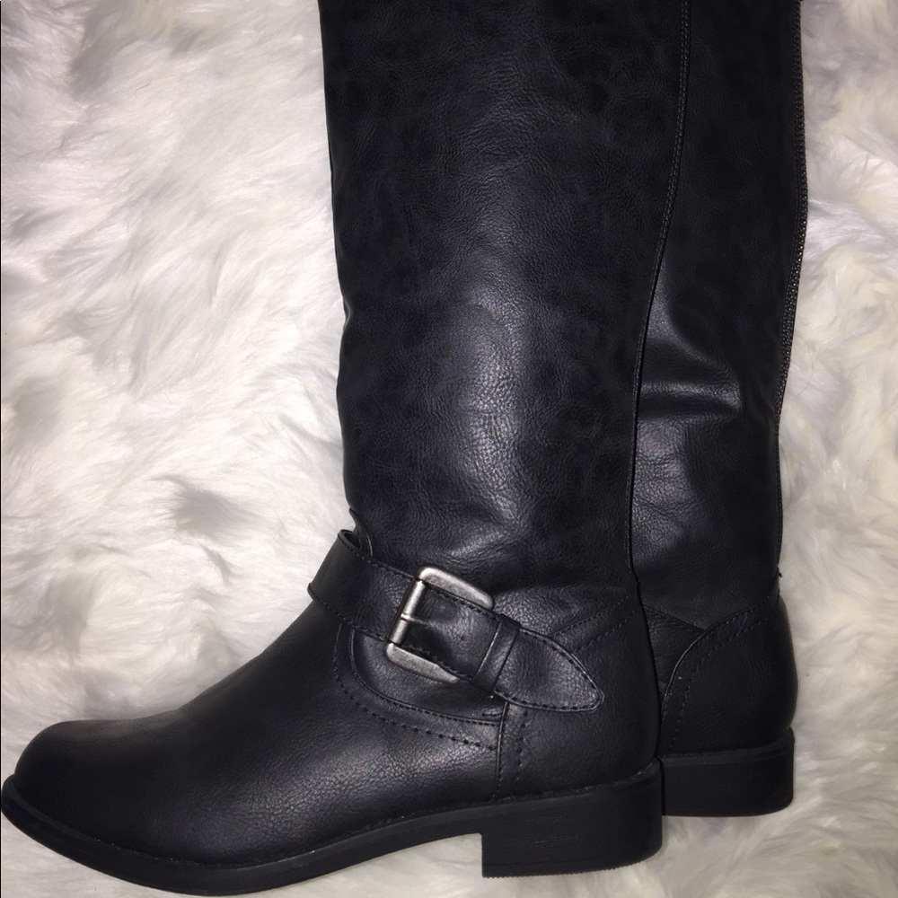 Black ridding boots